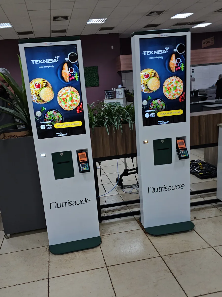 Padaria com totem de autoatendimento e programa de fidelidade