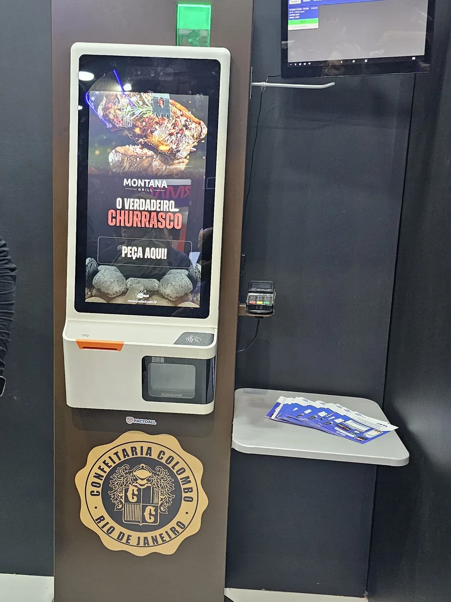 Restaurante corporativo com totem de autoatendimento e emissão fiscal