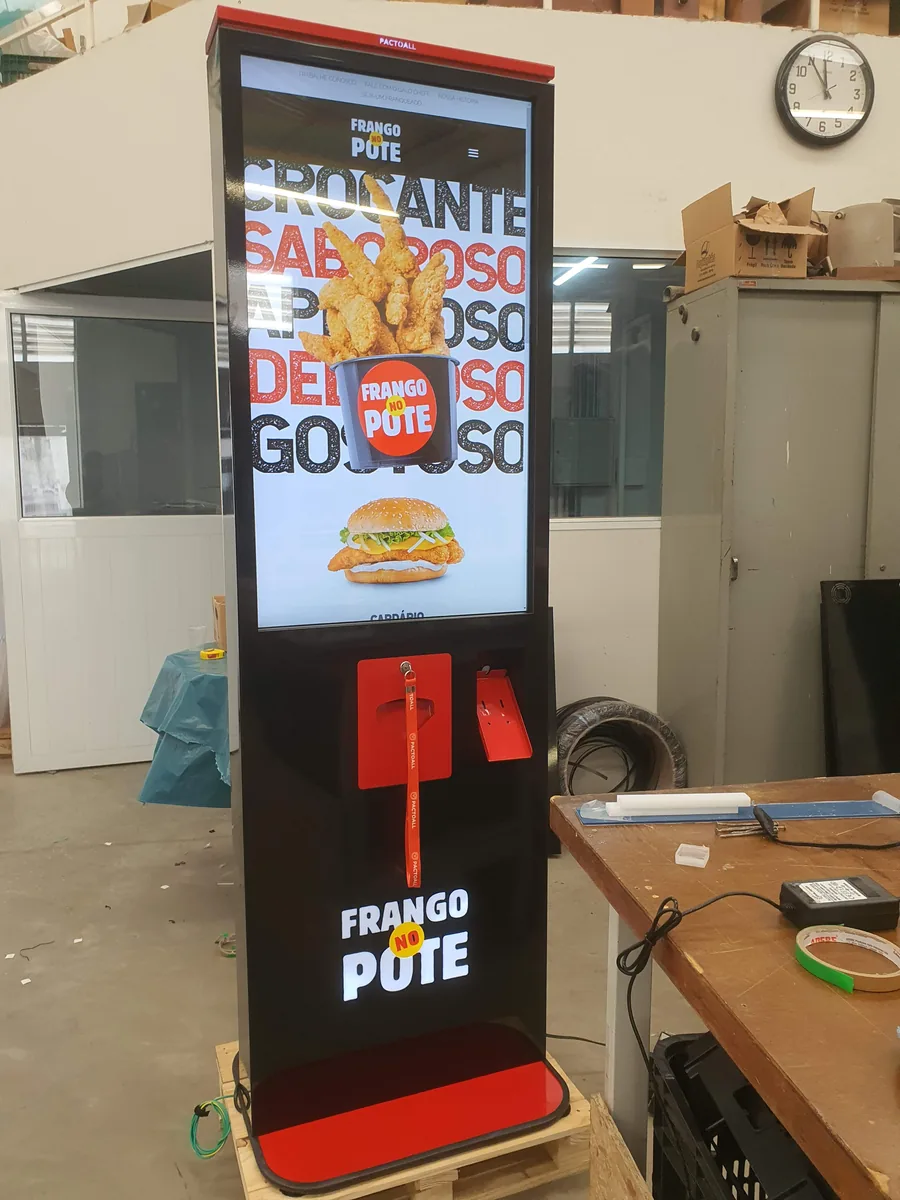 Totem de autoatendimento produzido em fábrica